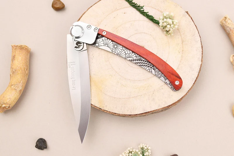 Couteau pliant Le Coq Français Tokyo Red Heart artisanal manche bois rouge 11,5cm + étui
