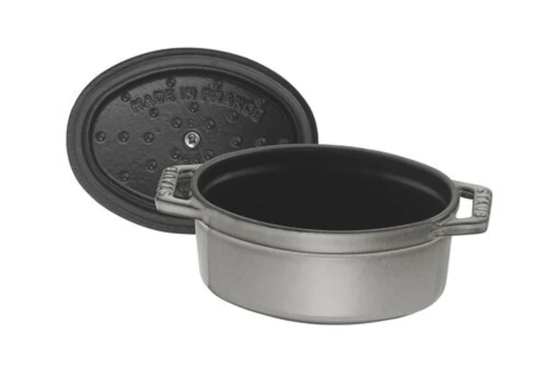 Mini cocotte Staub ovale en fonte émaillée gris graphite 11cm