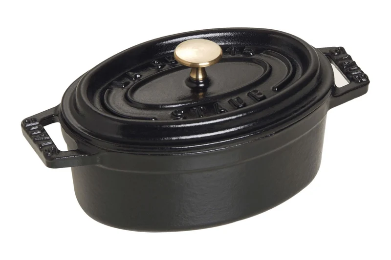 Mini cocotte Staub ovale en fonte émaillée noir mat 11cm