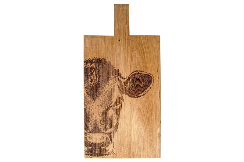 Planche de service en chêne Selbrae House 50x25x2cm avec poignée - Motif vache