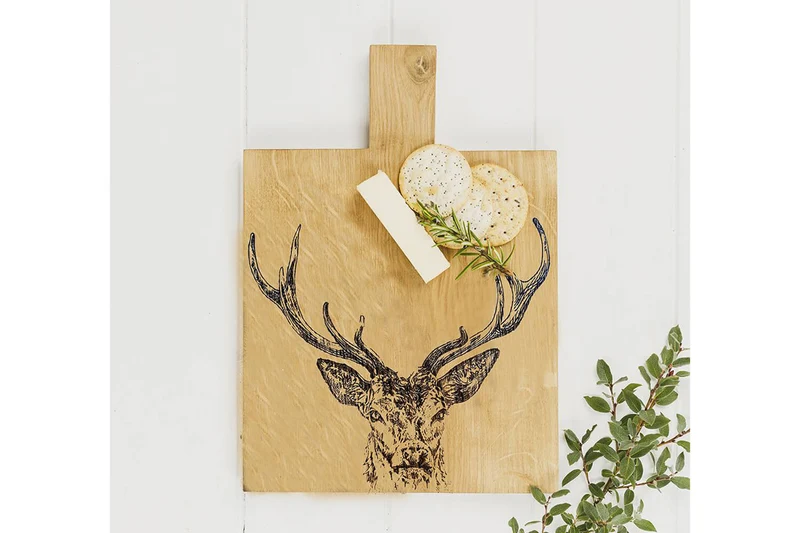 Planche de service en chêne Selbrae House 35x25x2cm avec poignée - Motif cerf