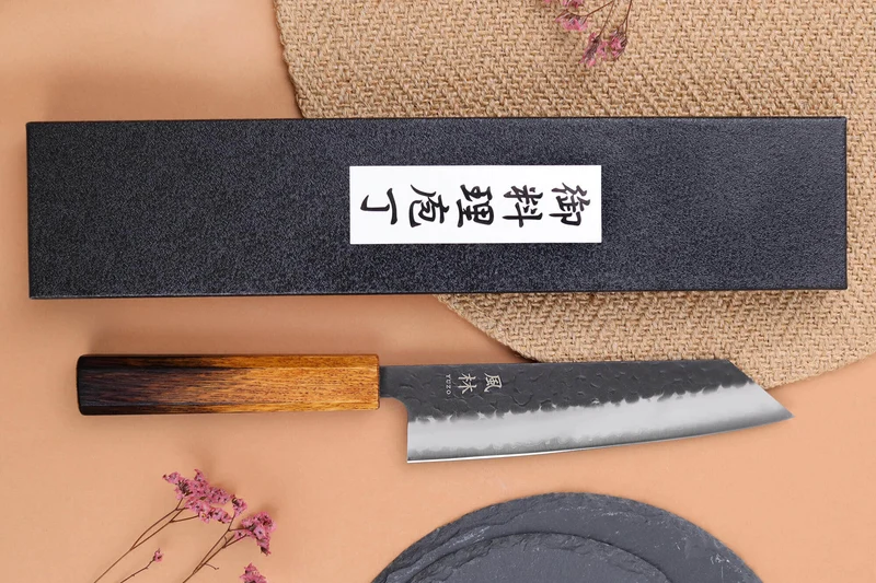 Couteau bunka 17cm japonais artisanal Yuzo Black AS chêne brûlé