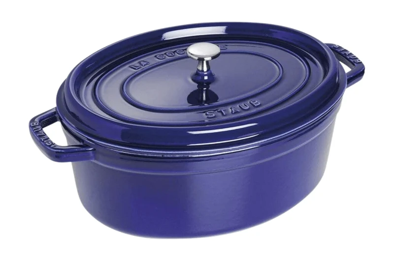 Cocotte Staub ovale en fonte émaillée bleu intense