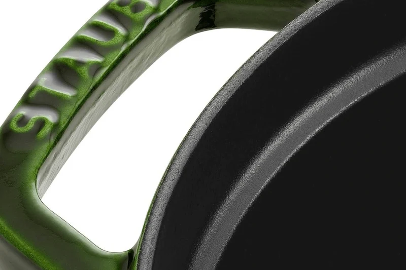 Cocotte Staub ovale en fonte émaillée basilic