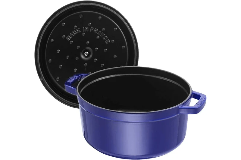 Cocotte Staub ronde en fonte émaillée bleu intense