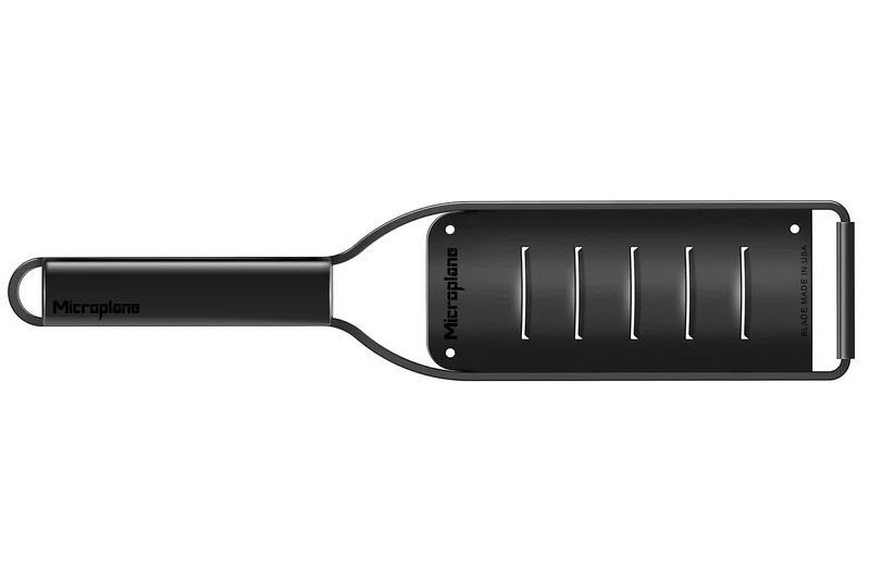 Râpe coupe large Microplane Black Sheep en acier inoxydable