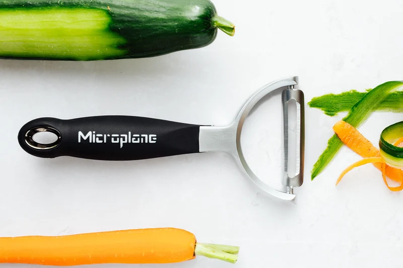 Éplucheur Microplane lame droite en acier inoxydable