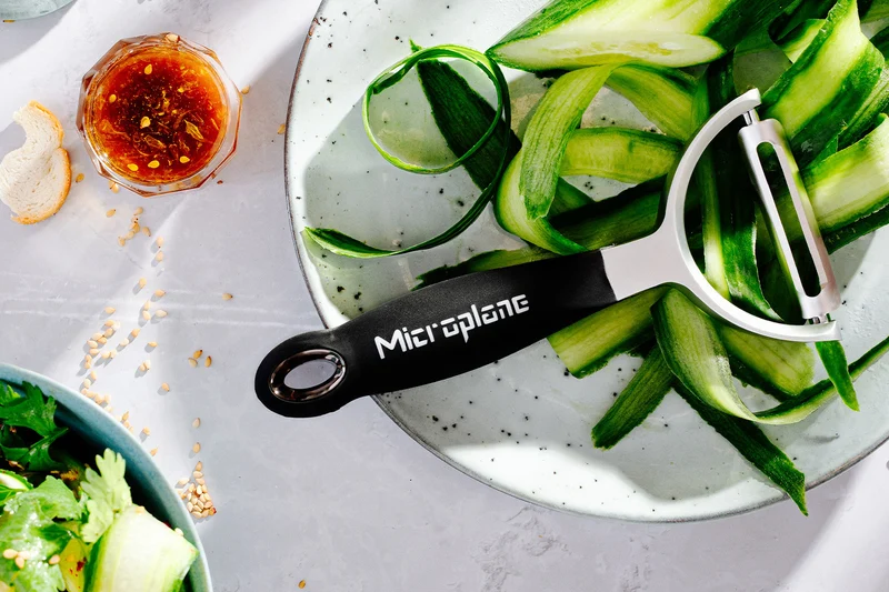 Éplucheur Microplane lame droite en acier inoxydable