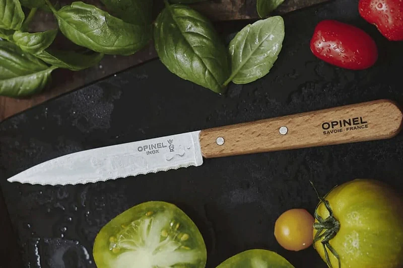 Couteau Opinel n°113 cranté manche en hêtre lame 10cm