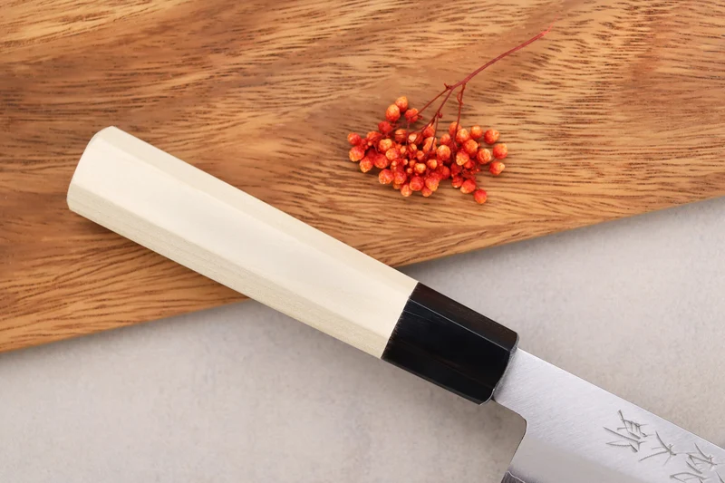 Couteau universel kiritsuke 12cm japonais artisanal Momotaro Ginsan manche en magnolia