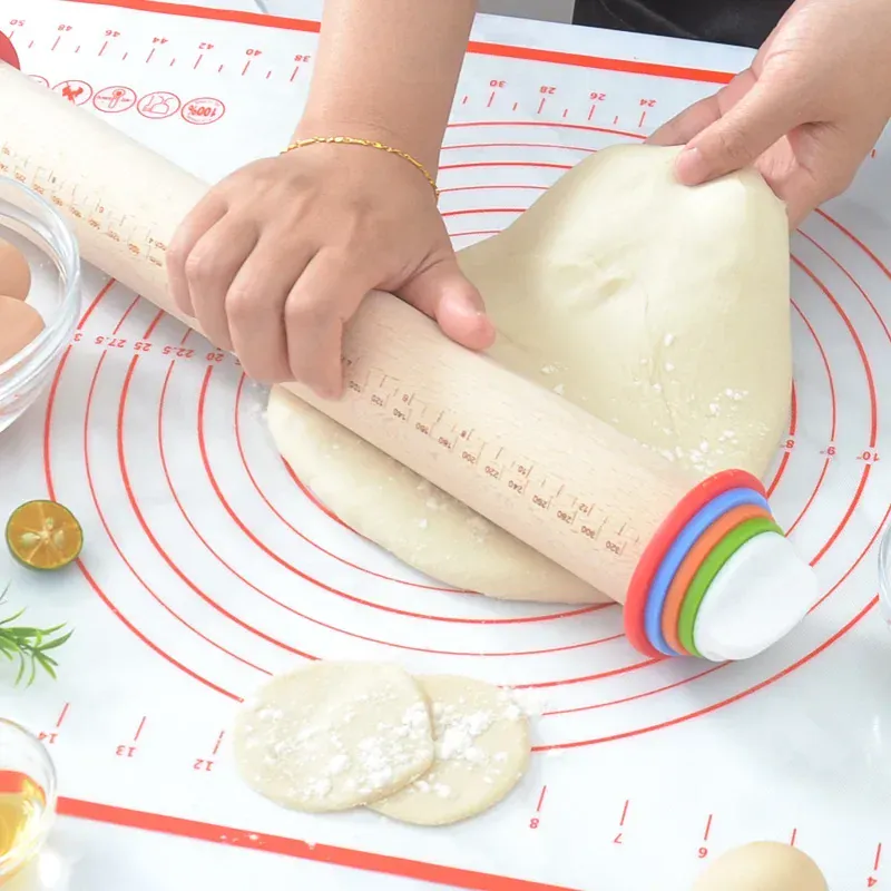 Rouleau à pâtisserie rétractable avec anneaux de mesure et tapis de pétrissage en silicone non adhésif
