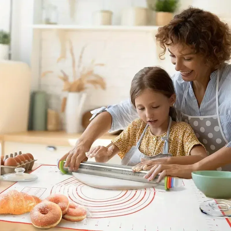 Rouleau à pâtisserie en acier inoxydable ajustable avec marqueurs de mesure