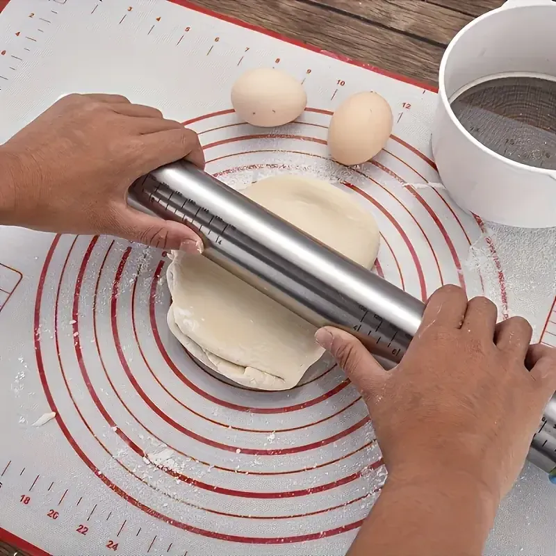 Rouleau à pâtisserie en acier inoxydable ajustable avec marqueurs de mesure