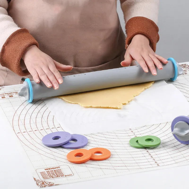 Rouleau à pâtisserie en silicone ajustable avec anneaux d'épaisseur interchangeables