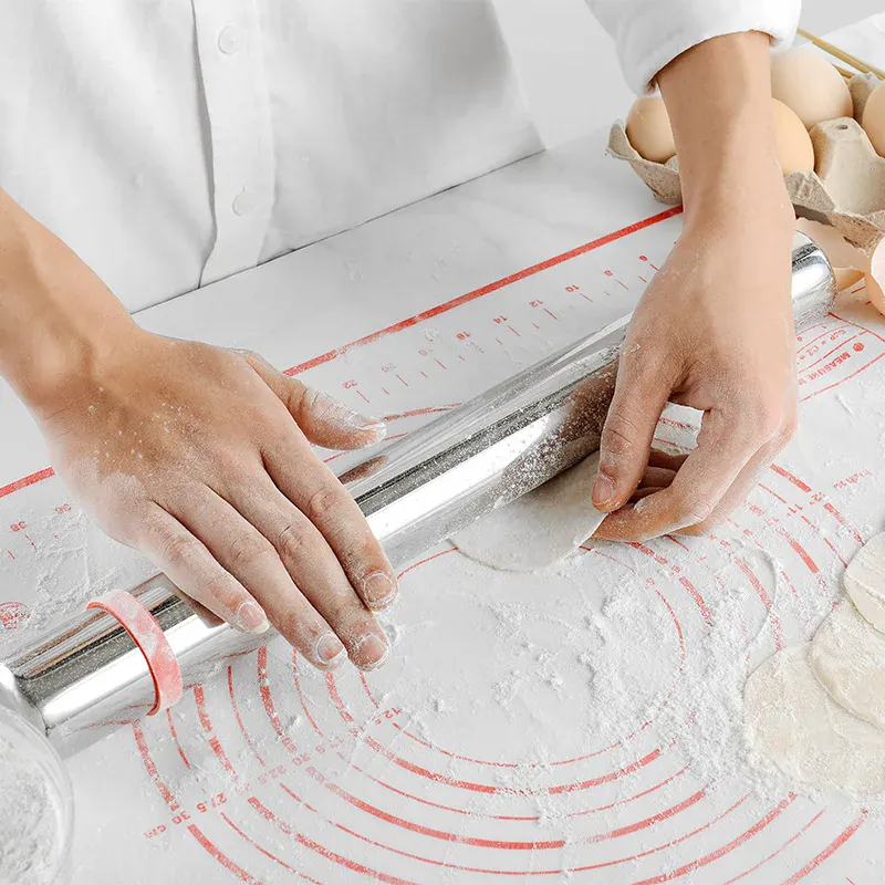 Rouleau à pâtisserie en acier inoxydable avec épaisseurs réglables et tapis en silicone
