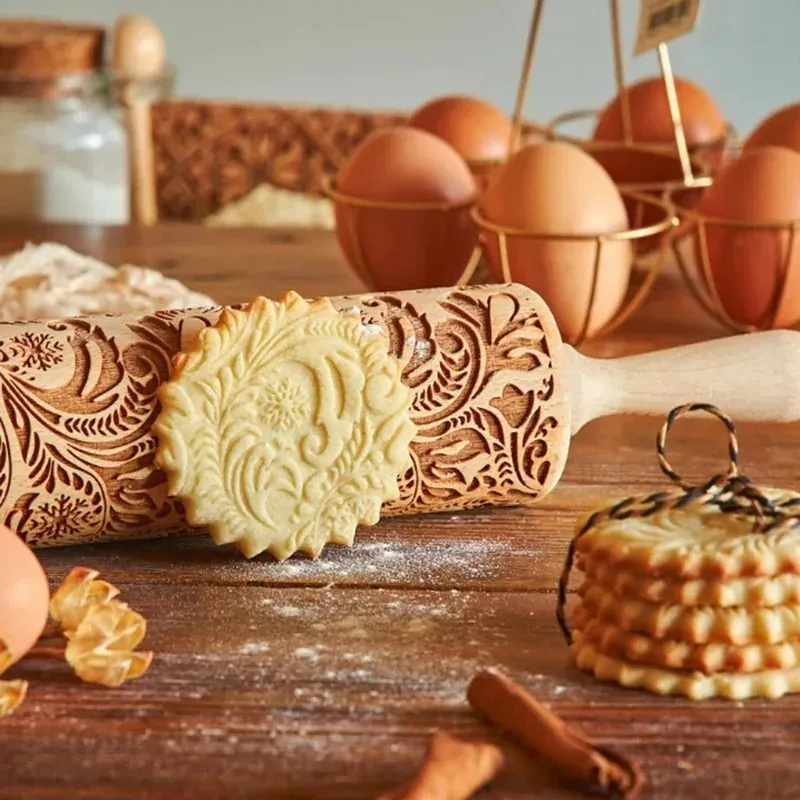 Rouleau à pâtisserie en bois rétro avec motifs gravés - Style européen