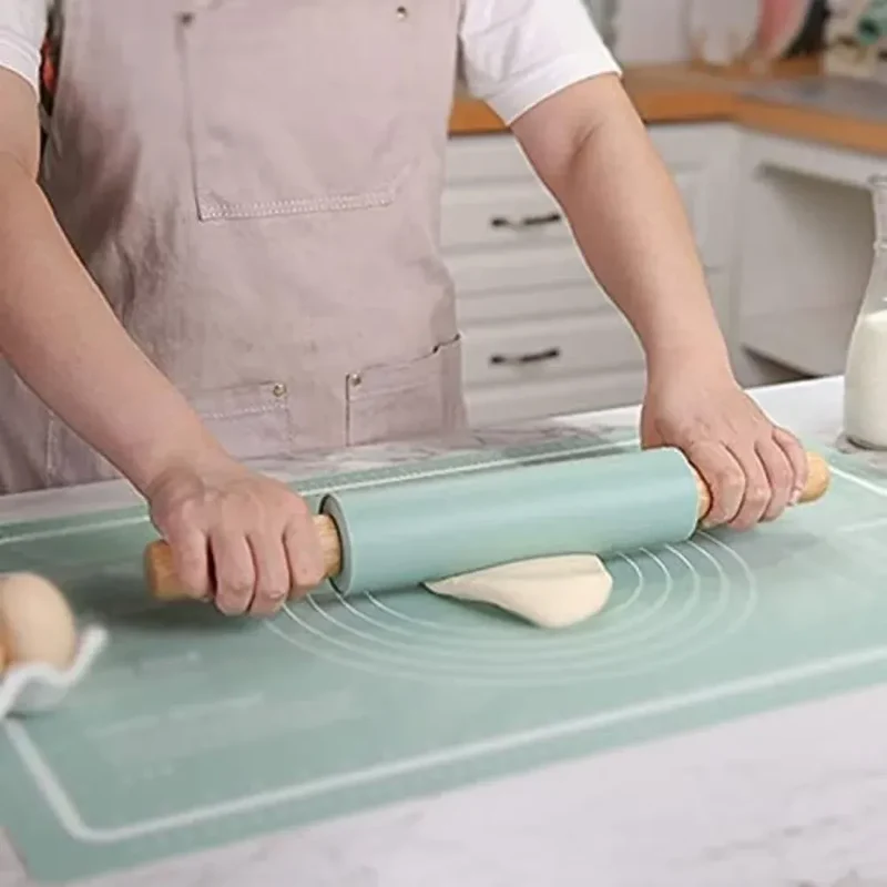 Rouleau à pâtisserie en silicone anti-adhésif avec poignées en bois