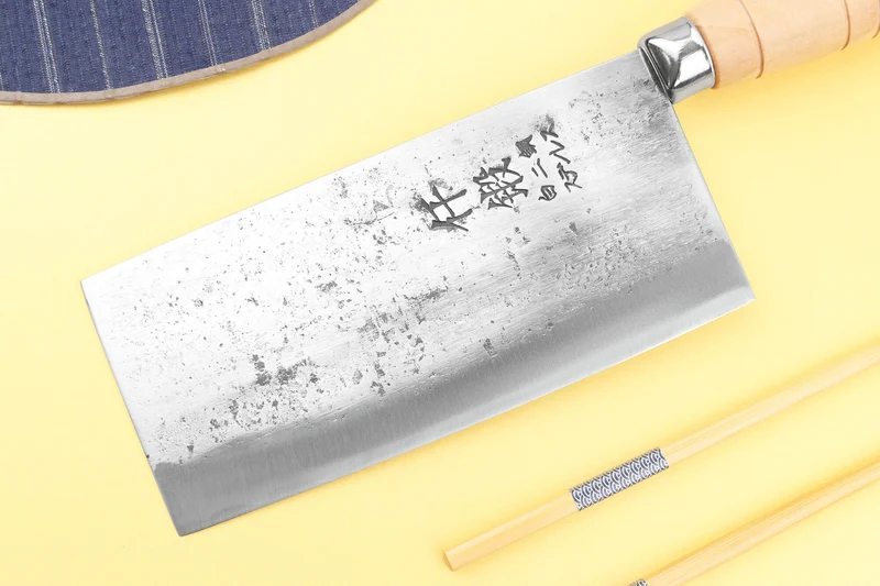 Couteau de chef chinois artisanal japonais 17cm Hatsukokoro Sentan Migaki en érable