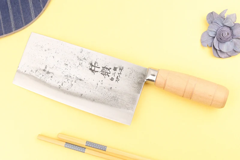 Couteau de chef chinois artisanal japonais 17cm Hatsukokoro Sentan Migaki en érable