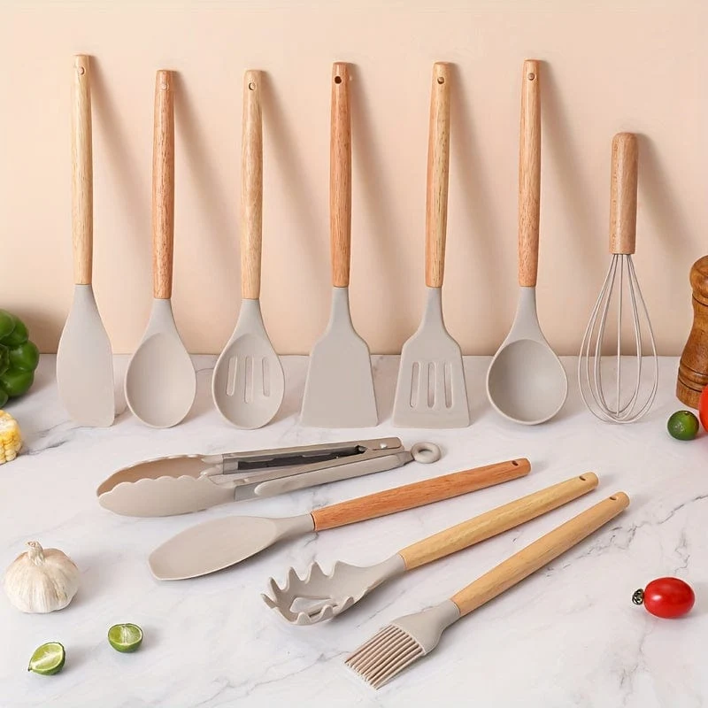 Ensemble d'Ustensiles de Cuisine en Silicone Beige avec Manche en Bois - Lot de 12, Ustensiles de Cuisine Sûrs, Anti-adhésifs, Lavables - Accessoires de Cuisine, Gadgets de Cuisine