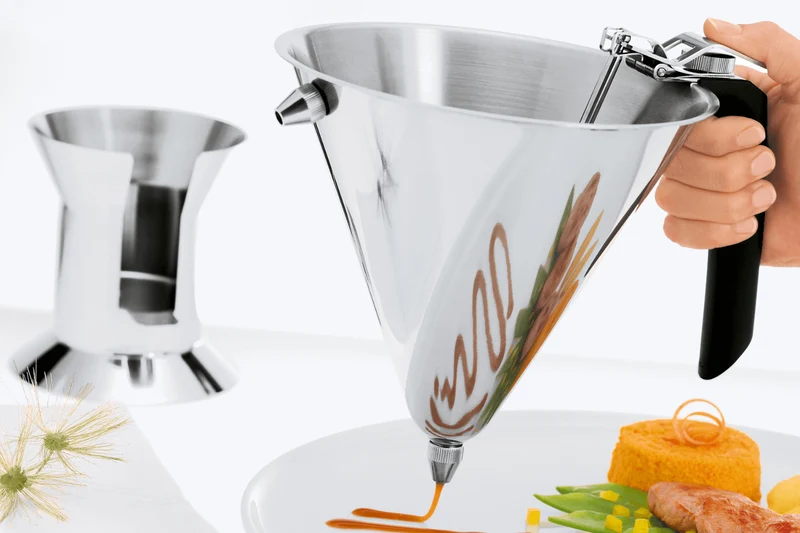 Entonnoir à pâtisserie et sauces Rosle en inox diamètre 19cm avec socle