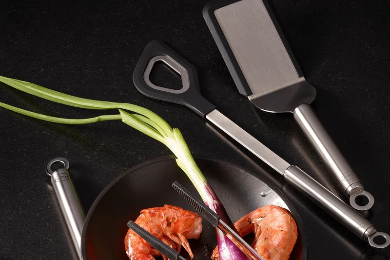 Palette-sandwich coudée Rösle en silicone et acier inoxydable 26cm