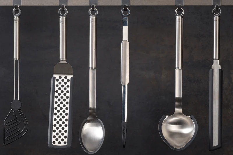 Spatule à crêpes Rösle en silicone noir et acier inoxydable