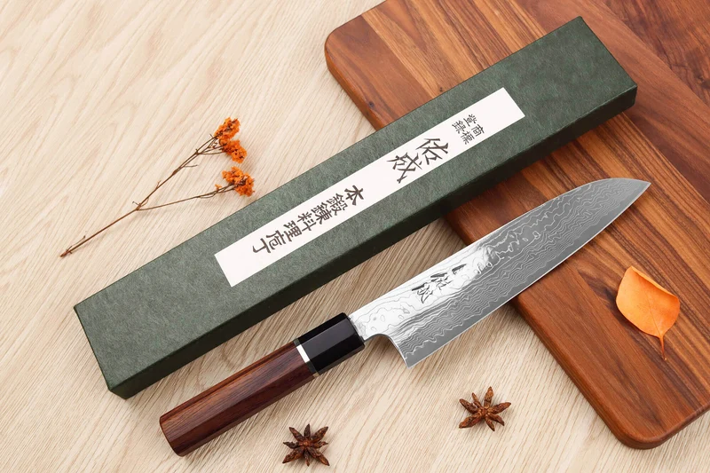 Couteau santoku 19,5cm japonais artisanal Sukenari SG2 damas