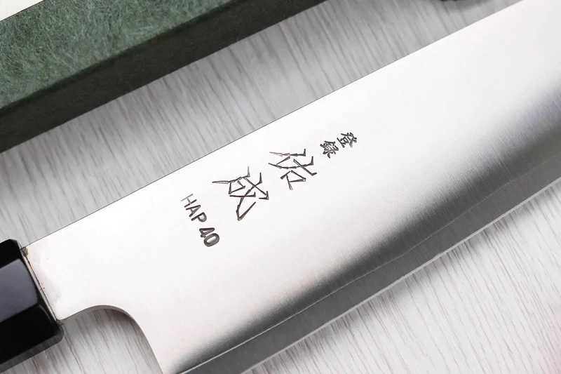 Couteau santoku 19,5cm japonais artisanal Sukenari HAP40 San Maï manche en bois de rose