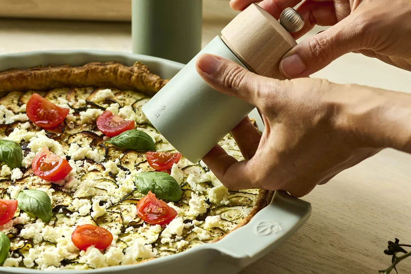Tourtière Peugeot Appolia en céramique vert sauge diamètre 28cm