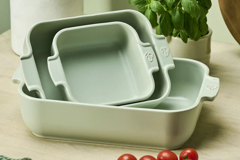 Plat four carré Peugeot Appolia en céramique vert sauge