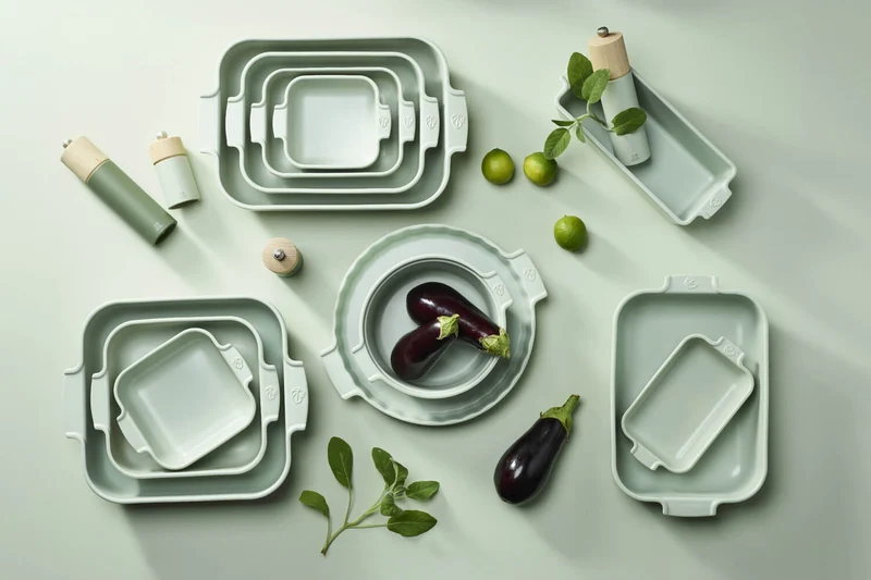 Plat four rectangle Peugeot Appolia en céramique vert sauge