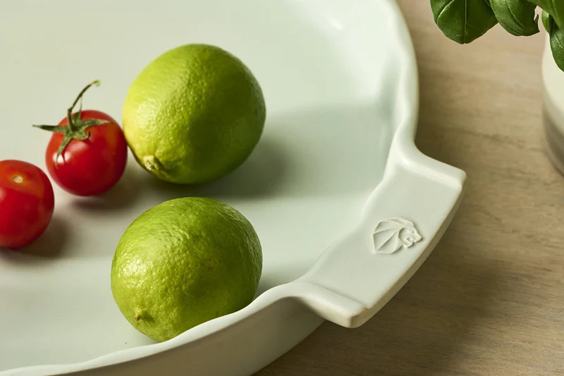 Plat à tarte Peugeot Appolia en céramique vert sauge diamètre 30cm