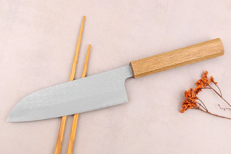 Couteau santoku 16,5cm japonais artisanal Sakai Kikumori TS10 en chêne