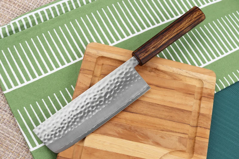 Couteau nakiri 16,5cm japonais artisanal Masutani martelé manche en chêne