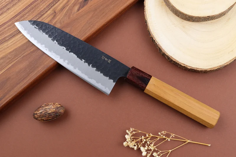 Couteau santoku 16,5cm japonais Sakai Takayuki AS brut de forge