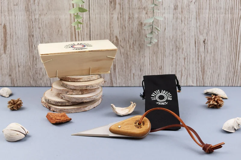 Couteau à huître Le Petit Jouteur en chêne blanc avec pochon et bourriche individuelle