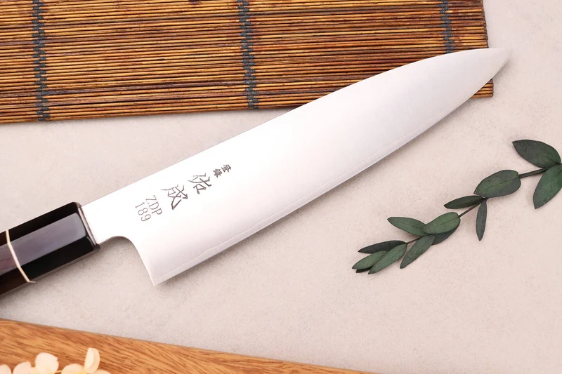 Couteau de chef 21cm japonais artisanal Sukenari ZDP-189 San Maï manche en ébène