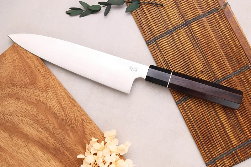 Couteau de chef 21cm japonais artisanal Sukenari ZDP-189 San Maï manche en ébène