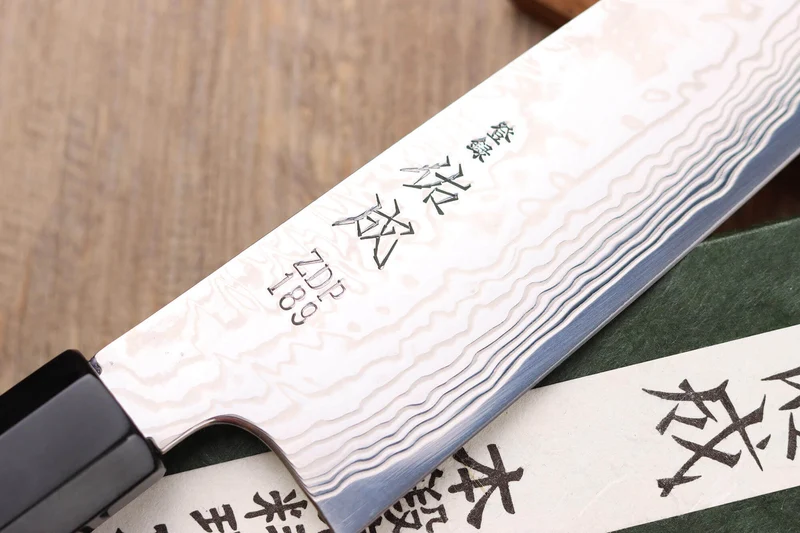 Couteau de chef 21cm japonais artisanal Sukenari ZDP-189 damas manche en ébène