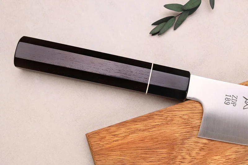 Couteau kiritsuke 24cm japonais artisanal Sukenari ZDP-189 San Maï manche en ébène