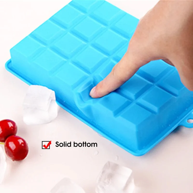 Bac à glaçons 24 compartiments - en silicone avec couvercle