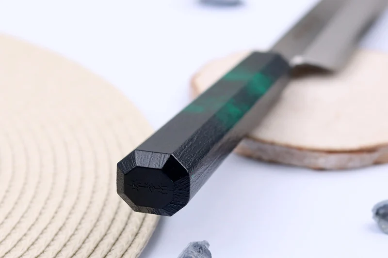 Couteau yanagiba japonais 27cm Sakai Takayuki Nanairo manche en résine laqué vert