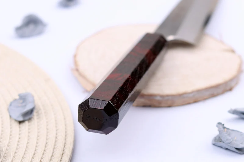 Couteau yanagiba japonais 21cm Sakai Takayuki Nanairo manche en résine laqué rouge