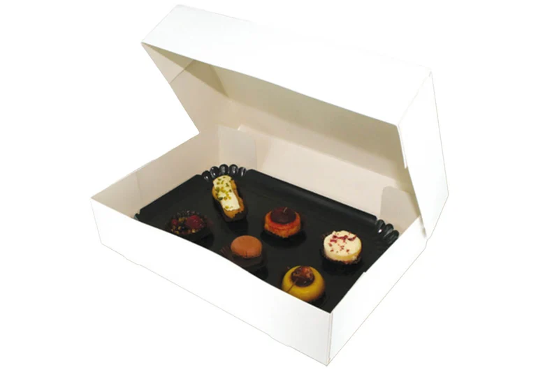 Boîte traiteur blanche Patisdécor avec plateau noir 43x29cm