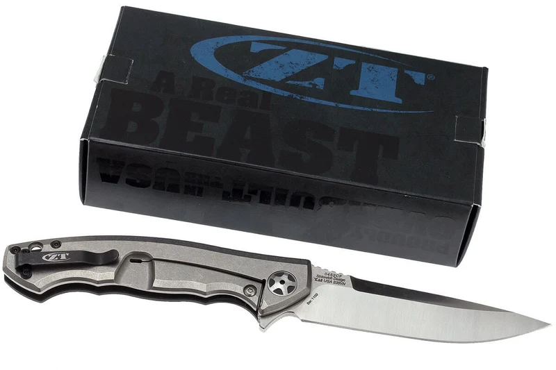 Couteau pliant Zero Tolerance ZT0452CF manche fibre de carbone et titanium 13,2cm