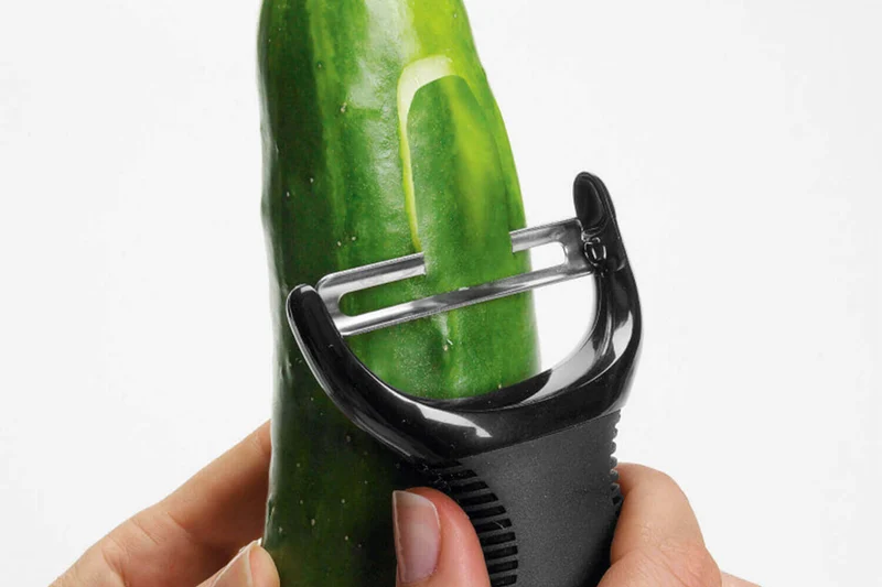 Eplucheur rasoir Y OXO inox manche noir