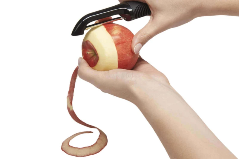 Eplucheur à légumes oscillant OXO good grips manche noir