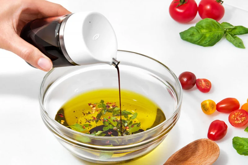 Huilier / vinaigrier OXO en verre avec bec verseur anti goutte
