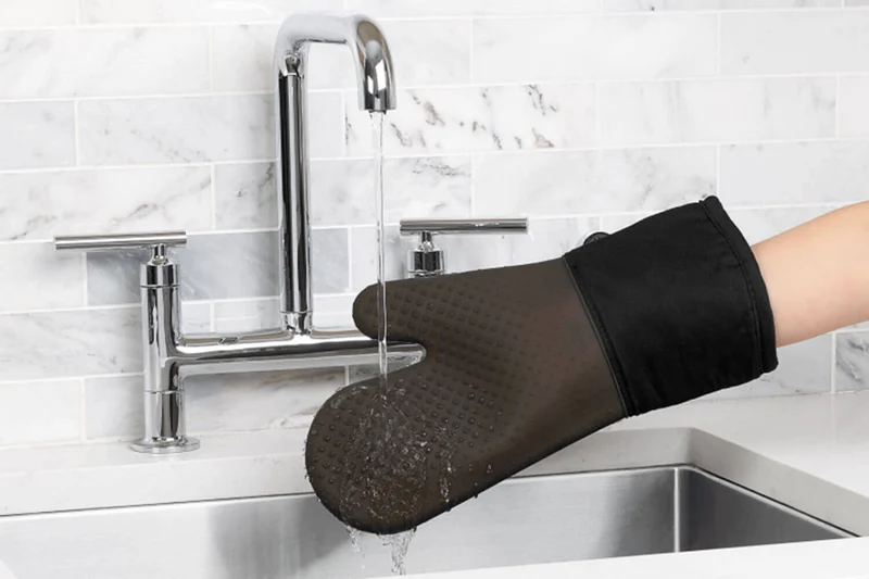 Gant de cuisine OXO en silicone